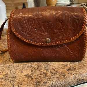 I am selling a genuine leather ,vintage Levi Strauss purse